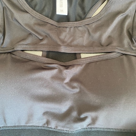 Black sports bra with cut out in front, color black, excellent condition - Picture 2 of 4